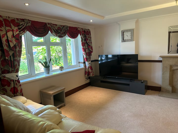 Guest-house 5 Bedrooms 
Sleeps 10 - South Wales