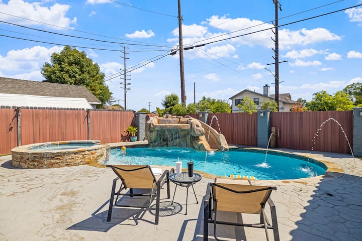 POOL,SPA,grotto, waterslide.Near Disneyland &Beach