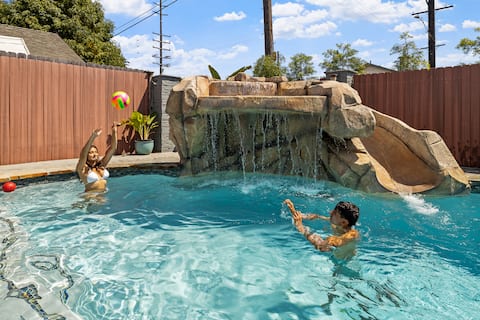 POOL,SPA,grotto, waterslide.Near Disneyland &Beach