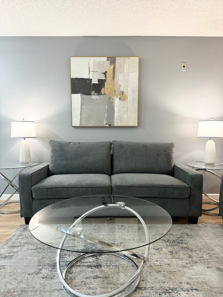 Grandiose Studio-fully Furnished - 比佛利山