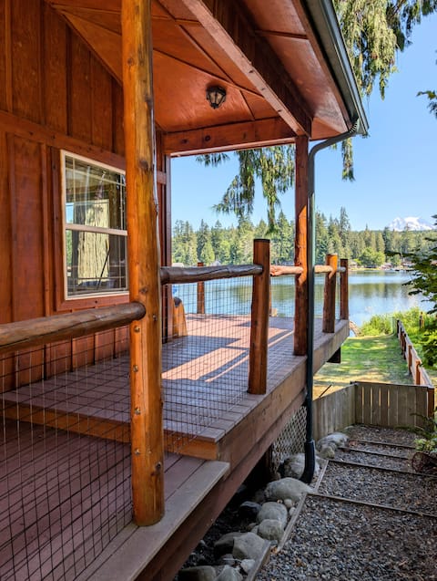 Waterfront Cabin on Lake Whitman