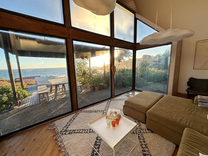 Loft house in front of the ocean