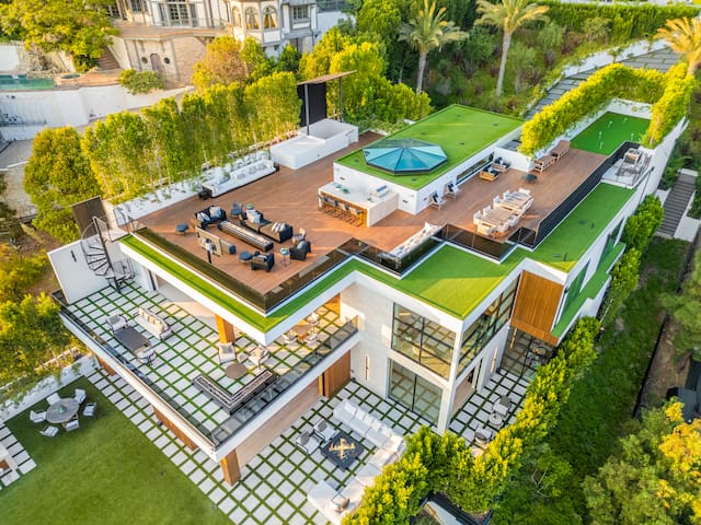 Secluded Paradise w/ Spa & Rooftop Lounge gallery image 2