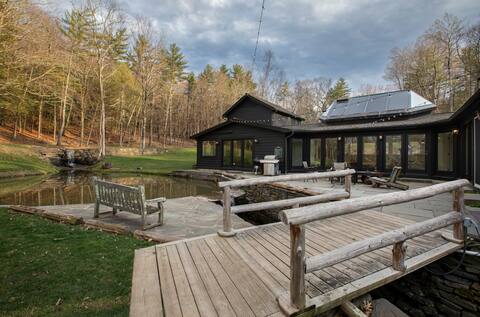 Coutant Falls: 95Acres of Waterfalls,Ponds, HotTub