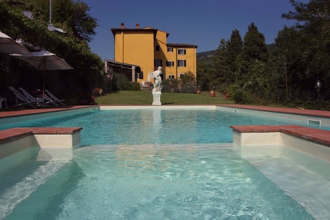 Exclusive entire villa accommodates 37 or 42 people