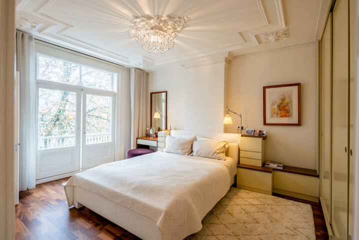 Beautiful apartment in the Pijp gallery image 4