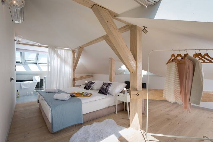 Top 2 bedroom loft in the heart of the Old Town gallery image 5