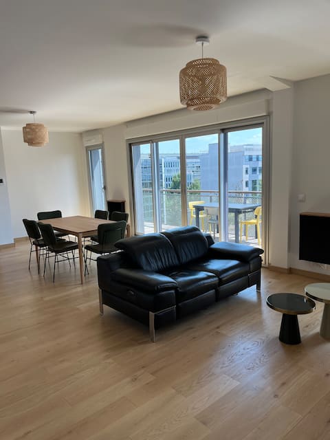 Top performing Airbnb: South-facing apartment – terrace in Gentilly