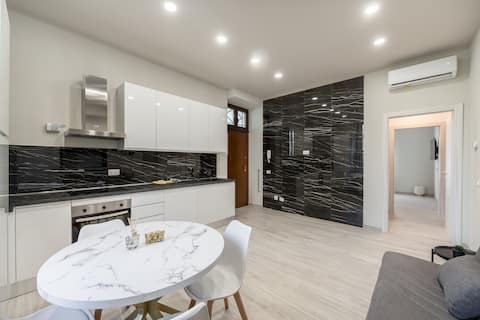 Royal Apartment Monza - Free Parking [Villa Reale]
