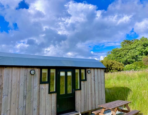 Shepherd's hut (Hut 1, Braebost Croft)