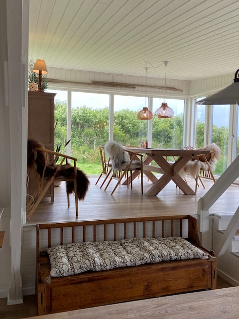 Cozy house overlooking water - beach 200 m