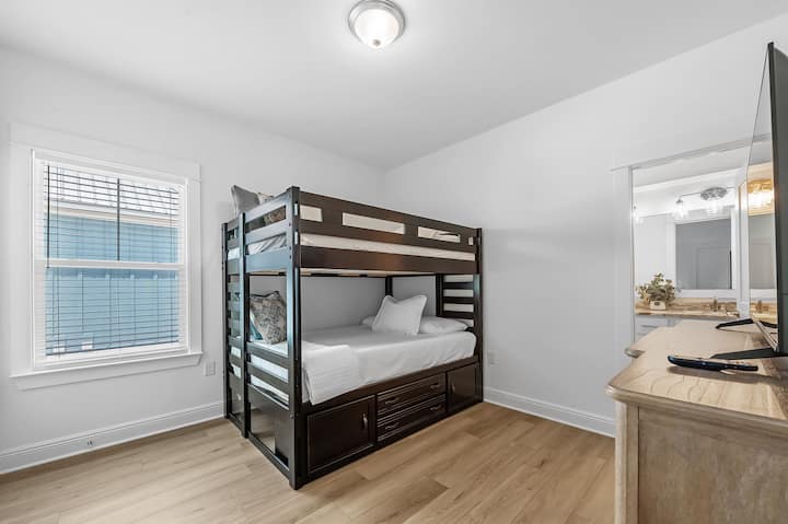 غرفة النوم رقم4: سرير بطابقين كاملين