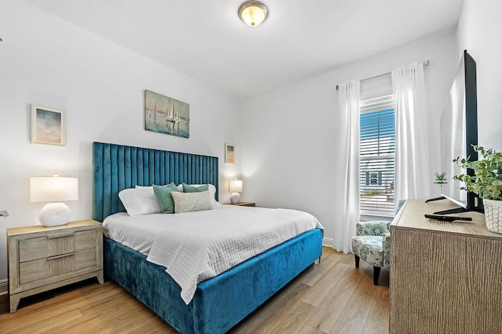 غرفة النوم رقم2: سرير كينج في الطابق السفلي