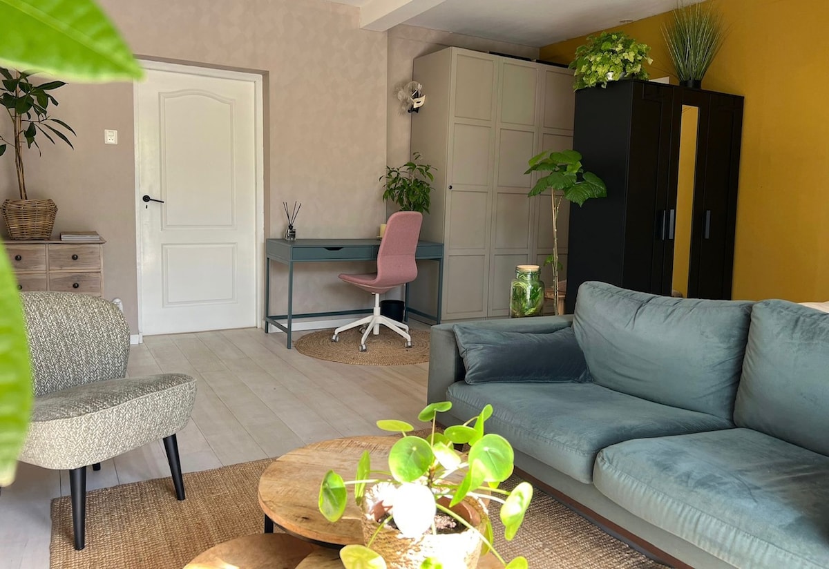 Popular Airbnb listing: Het Bloemenatelier in De Ronde Venen