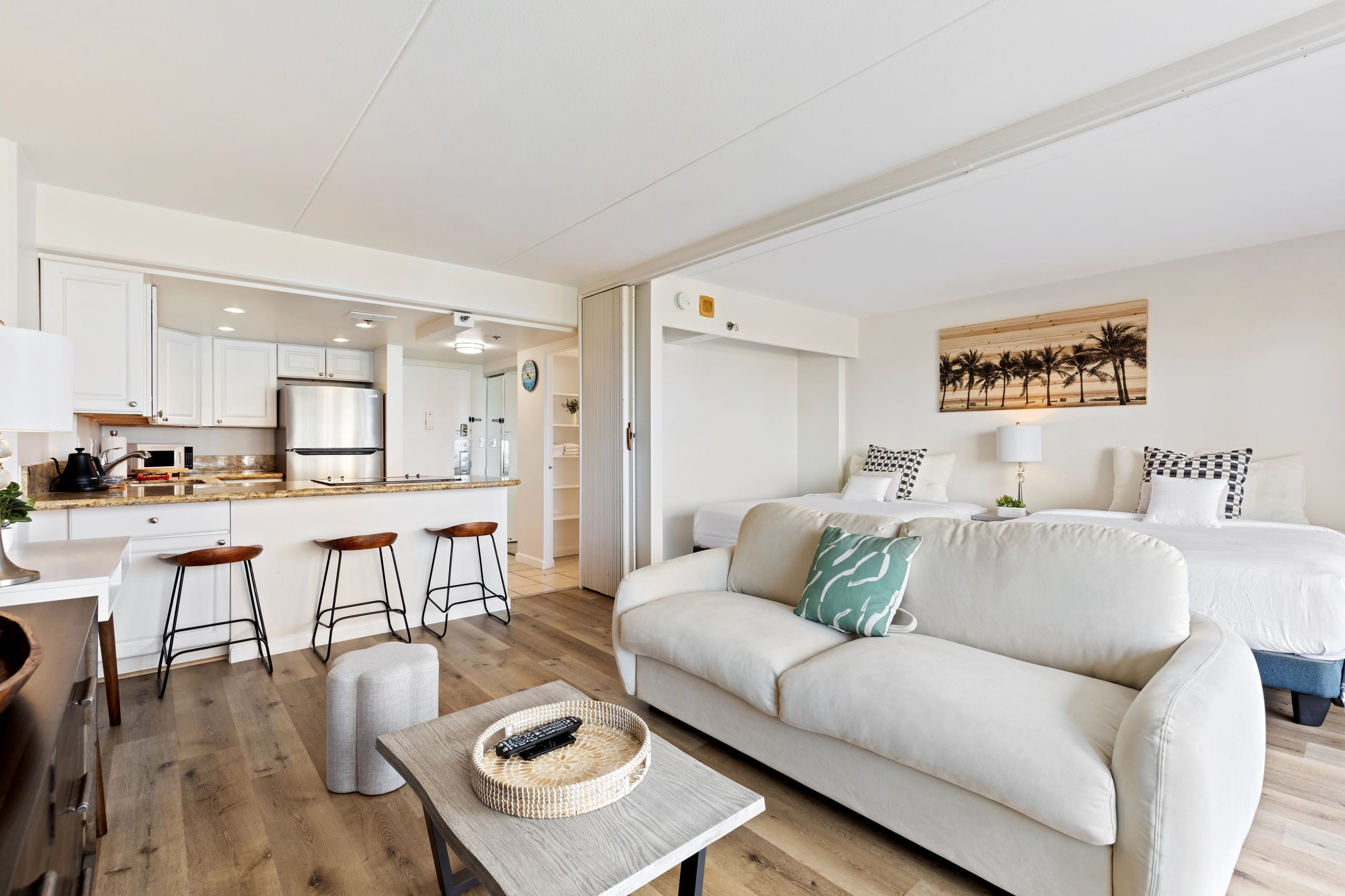 Condo in Honolulu · ★4.84 · 1 bedroom · 3 beds · 1 private bath - Image 2