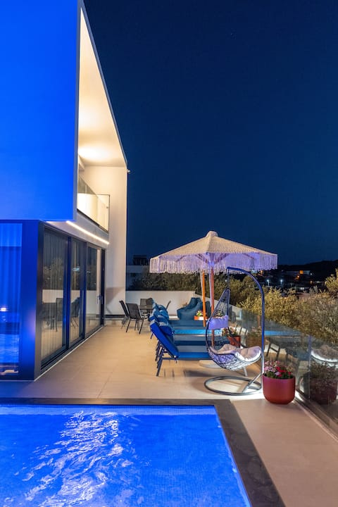 Deluxe Villa with swimming pool