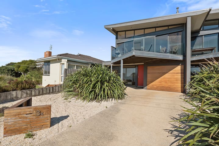 Apollo Bay Cottages- Beach and Reef Townhouse