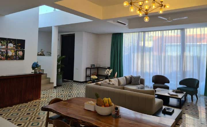 Living room image 7