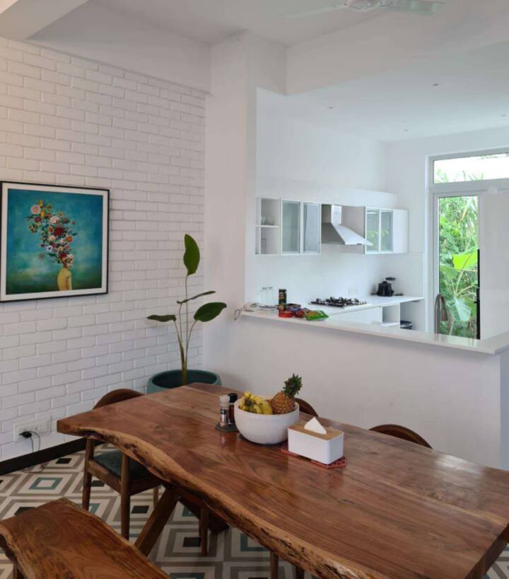 Dining area image 1