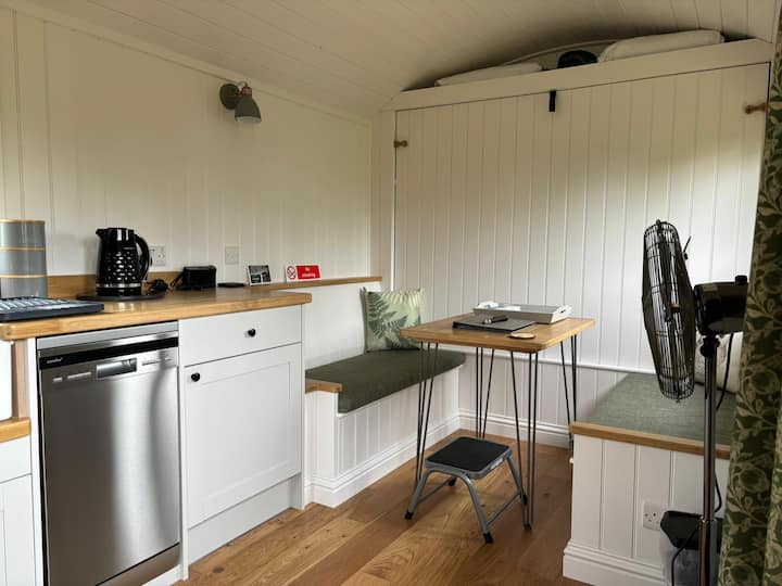 Owls Nest - Shepherds Hut - East Sussex