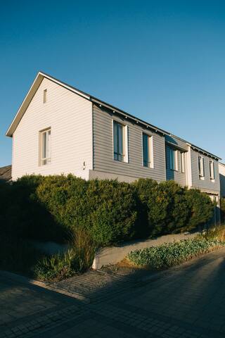 Contemporary family lake house gallery image 3