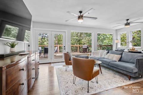 Stylish Lakefront Home on Beaver Lake in NWA!