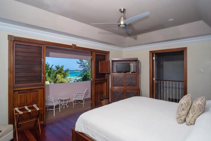 Upstairs king bedroom