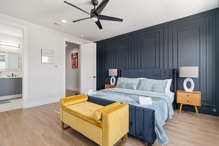 Luxurious 5 BD 5 BA Home|Rooftop + Hot tub + Grill gallery image 3