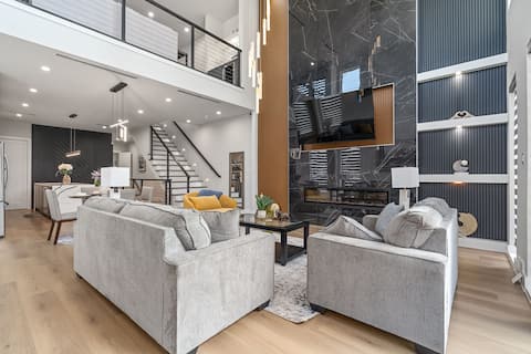 Successful Airbnb property: Luxurious Newly Built 5 BR 6 Bath Home w/ Rooftop in Muncie