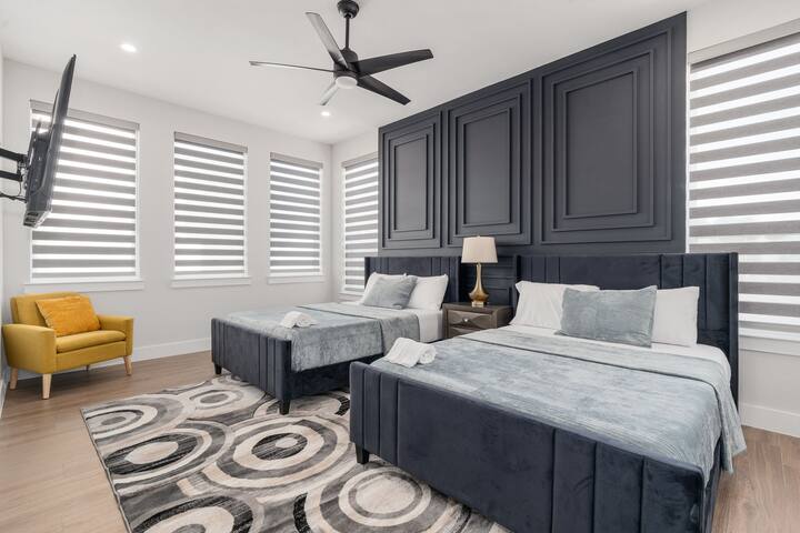 Luxurious Newly Built 5 BR 6 Bath Home w/ Rooftop gallery image 5