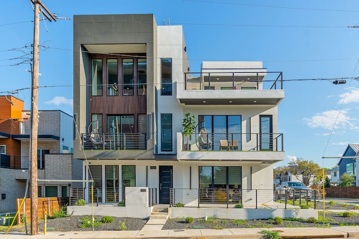 Luxurious Newly Built 5 BR 6 Bath Home w/ Rooftop