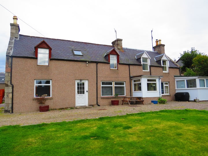 Entire cottage, Highlands, Grantown