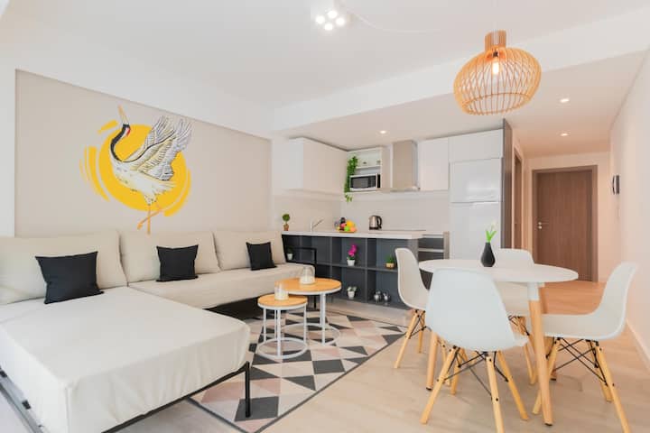 Новая однокомнатная квартира с мебелью и балконом в Monserrat