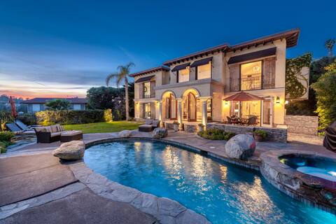 Spectacular Villa with City Views, Pool & Hot Tub