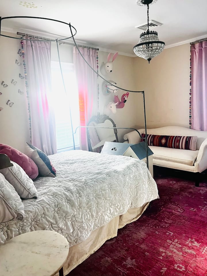 第三间楼上卧室