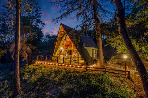 The Epic A - Charming 1960s A-Frame w/Hot tub