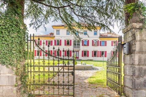 Belluno Timeless Charm - Stunning Apt in Villa