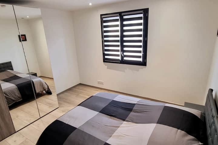 2 dormitorios dobles con armarios empotrados