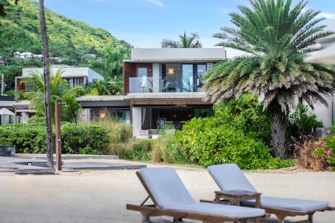 Beachfront Villa: Pool & White Sand Beach