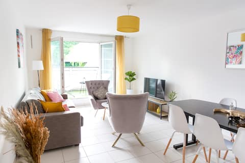 Quiet, bright apartment.