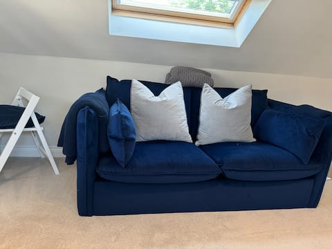 Successful Airbnb property: Beautiful Annex in family home. in Wokingham