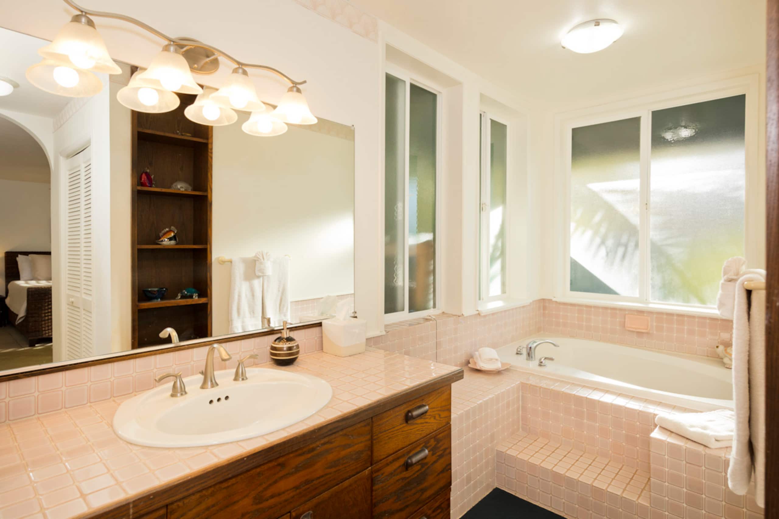 Home in Keaau · ★4.71 · 4 bedrooms · 4 beds · 5 baths - Image 23