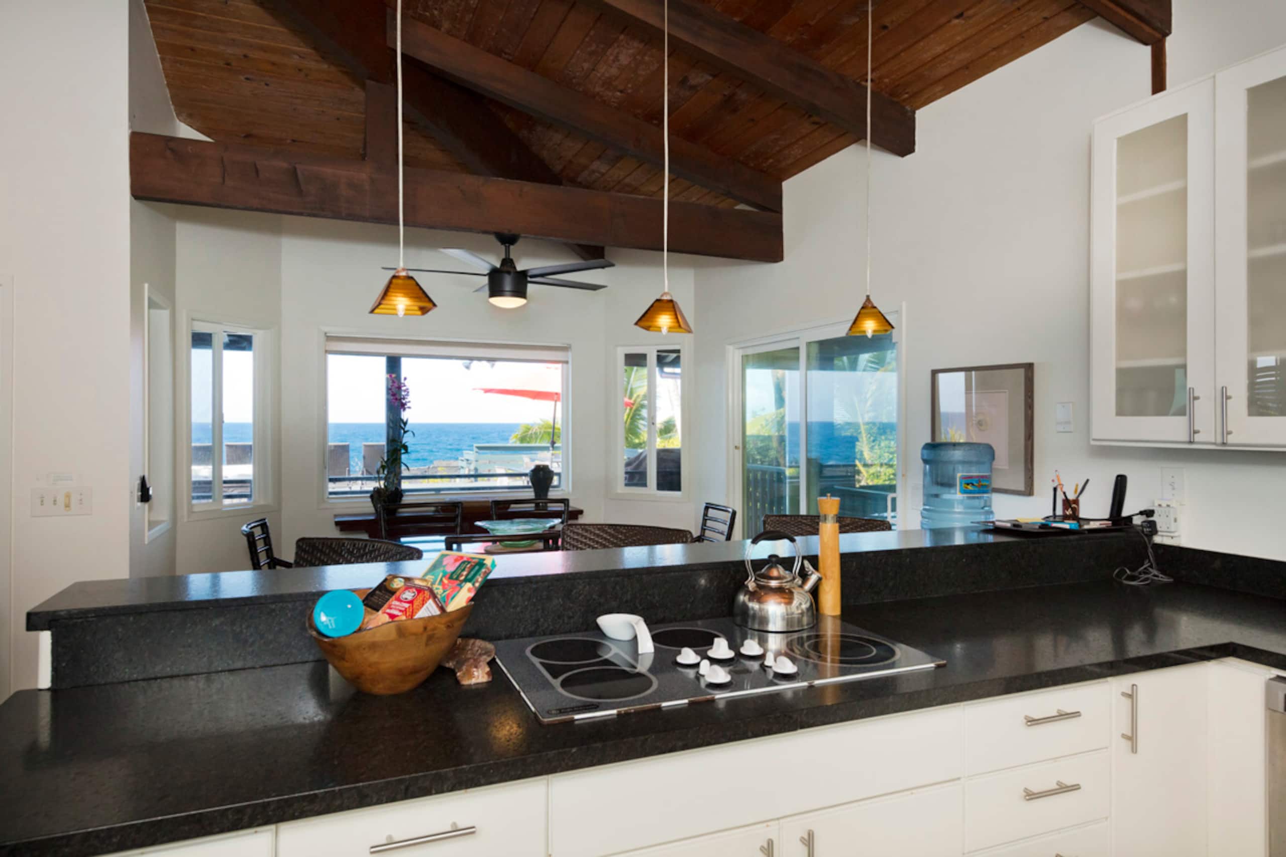 Home in Keaau · ★4.71 · 4 bedrooms · 4 beds · 5 baths - Image 10