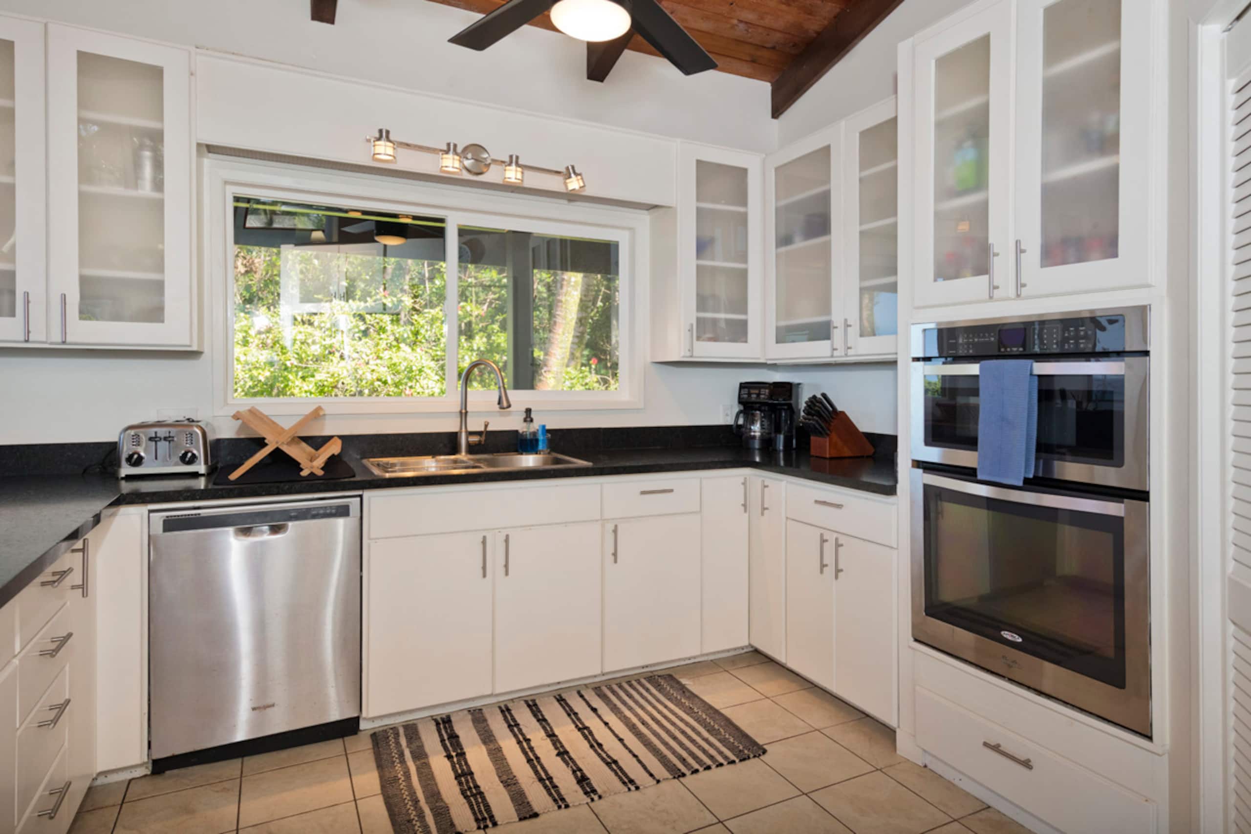 Home in Keaau · ★4.71 · 4 bedrooms · 4 beds · 5 baths - Image 9
