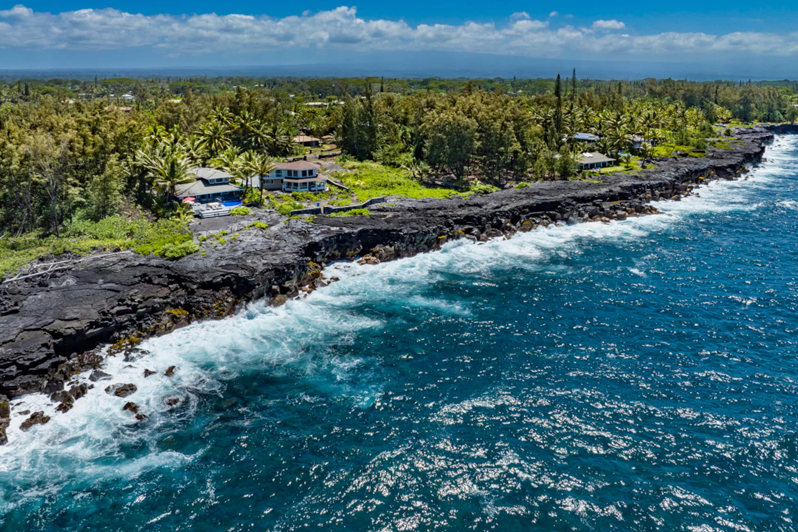 Home in Keaau · ★4.71 · 4 bedrooms · 4 beds · 5 baths - Image 53