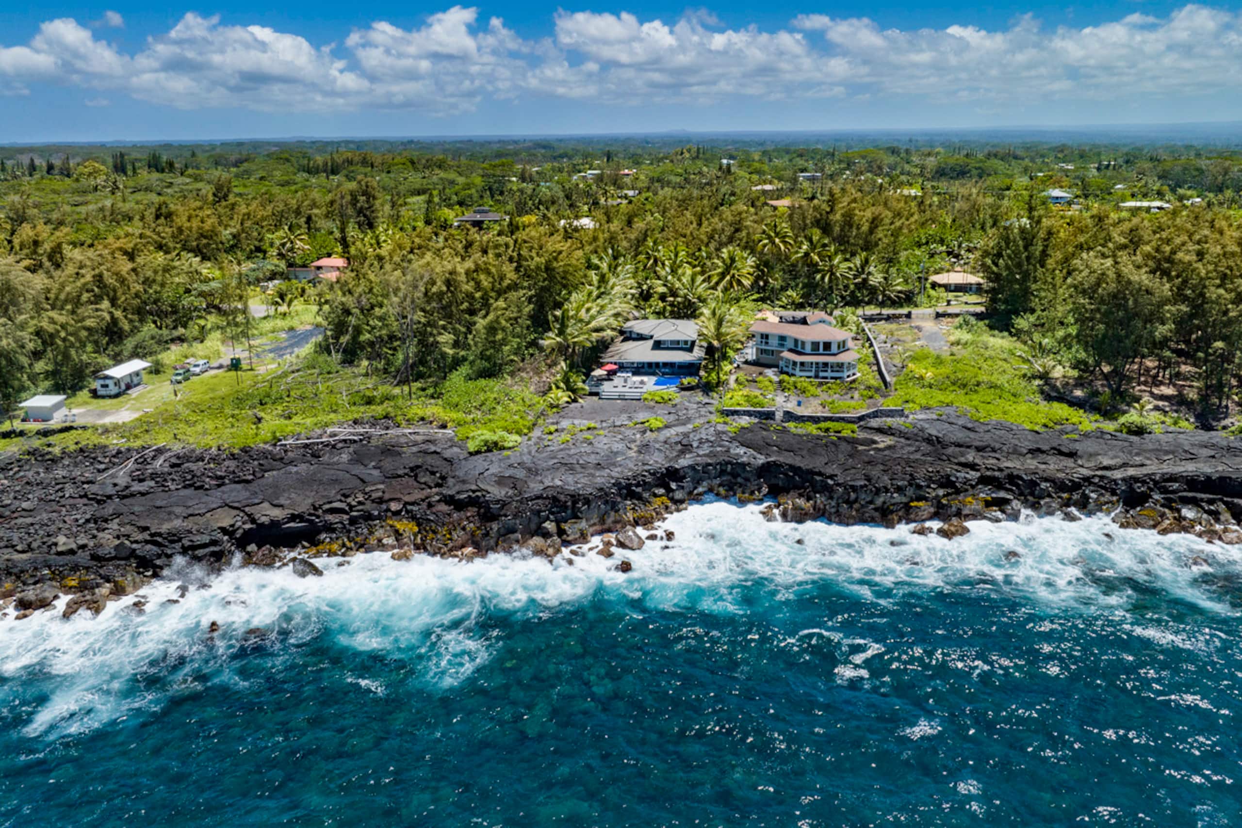 Home in Keaau · ★4.71 · 4 bedrooms · 4 beds · 5 baths - Image 49