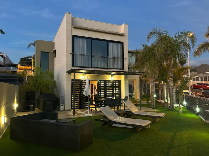 Luxe Detached Villa Julia Adeje - Playa de las Américas