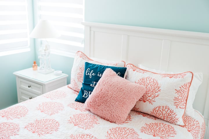 „Животот е убав на плажа!”Брачна спална соба на 4-ти кат  