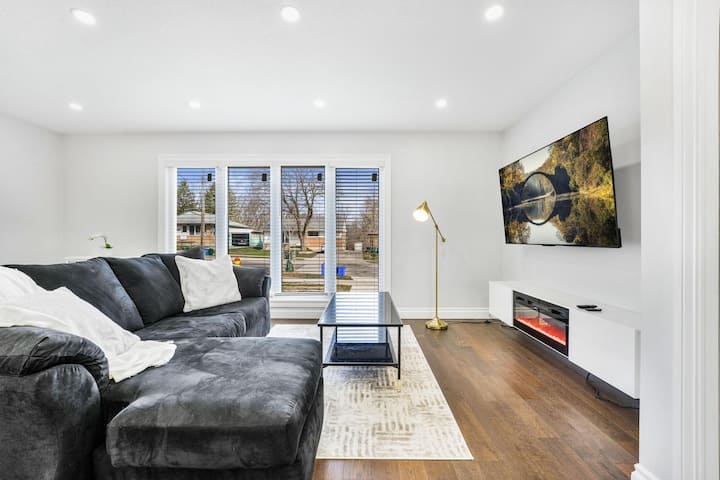 Luxury Estate+renovated 3 Bd+65" Tv+wfh+sleeps 9 - Kitchener