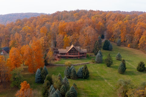 Walk to Winery+Brewery, hot tub and movie theater